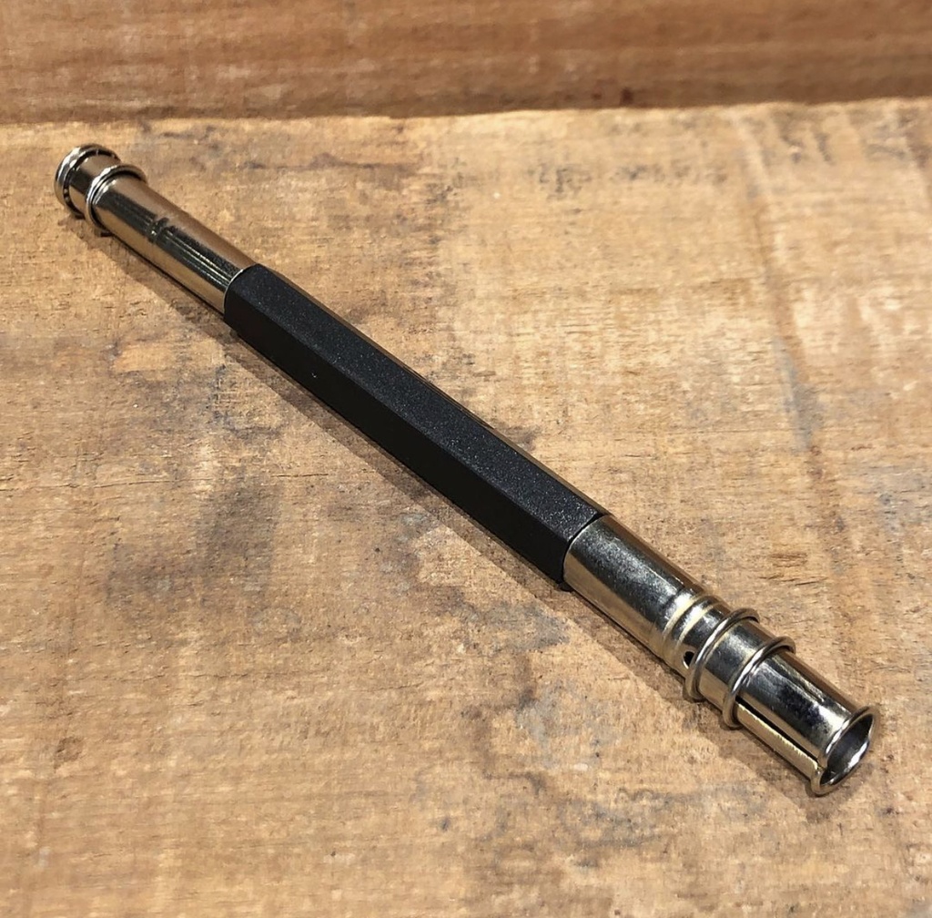 اكستندر لتطويل الأقلام والفرش